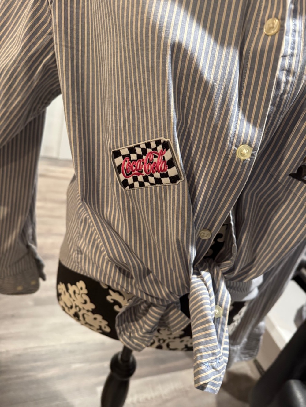 Woman’s salty heifer lone sleeve shirt - Picture 4 of 4